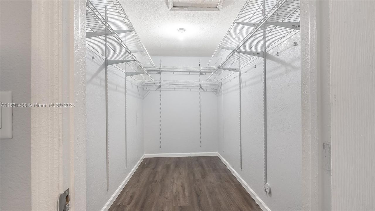 最近售出: $600,000 (3 贝兹, 2 浴室, 1697 平方英尺)