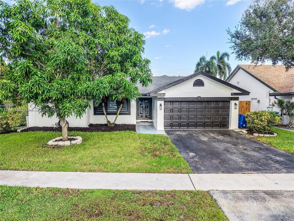 最近售出: $600,000 (3 贝兹, 2 浴室, 1697 平方英尺)