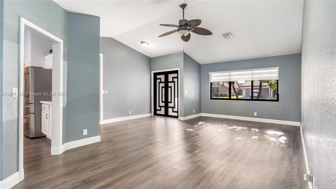 最近售出: $600,000 (3 贝兹, 2 浴室, 1697 平方英尺)