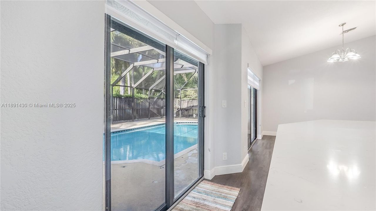 最近售出: $600,000 (3 贝兹, 2 浴室, 1697 平方英尺)