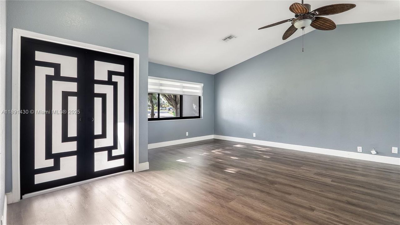 最近售出: $600,000 (3 贝兹, 2 浴室, 1697 平方英尺)