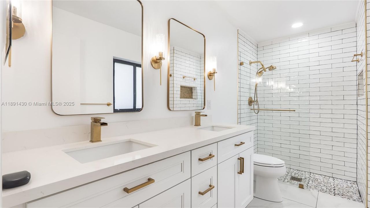 最近售出: $600,000 (3 贝兹, 2 浴室, 1697 平方英尺)