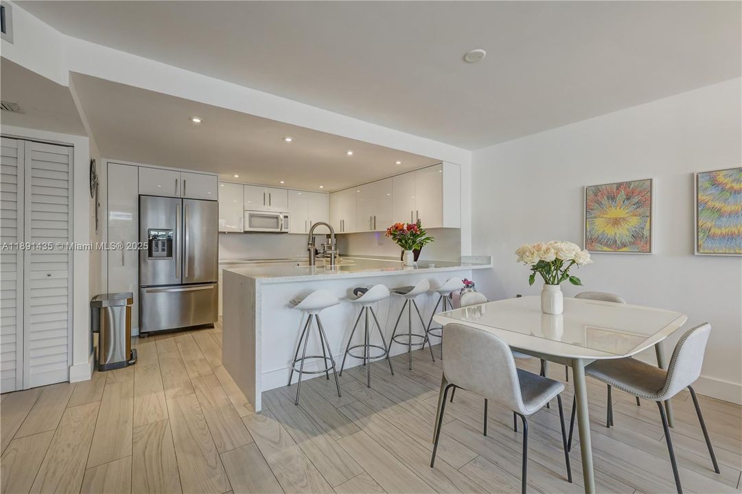 For Sale: $665,000 (2 beds, 2 baths, 1467 Square Feet)