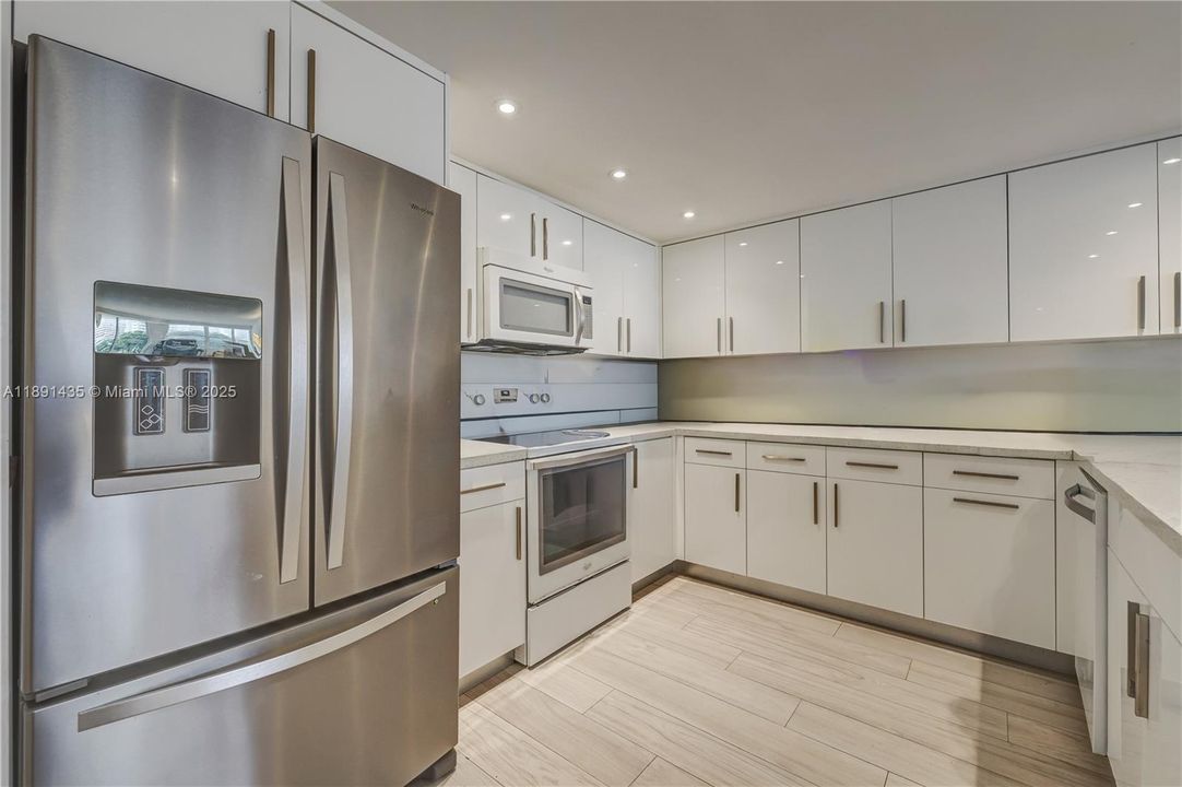 For Sale: $665,000 (2 beds, 2 baths, 1467 Square Feet)