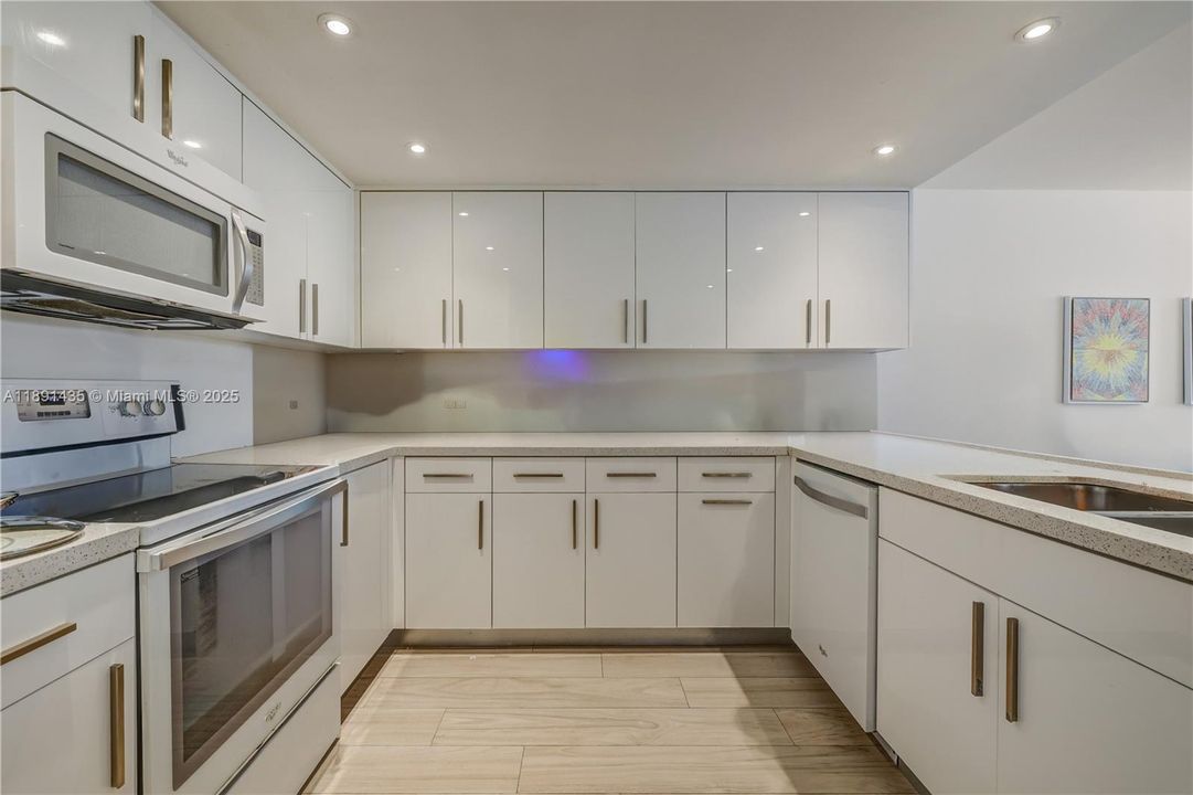 For Sale: $665,000 (2 beds, 2 baths, 1467 Square Feet)