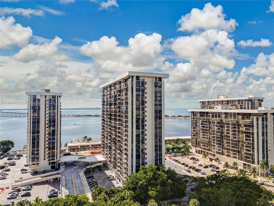 For Sale: $665,000 (2 beds, 2 baths, 1467 Square Feet)