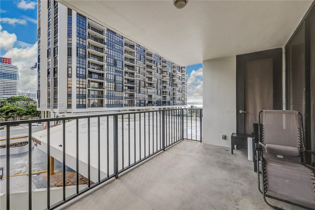 For Sale: $665,000 (2 beds, 2 baths, 1467 Square Feet)