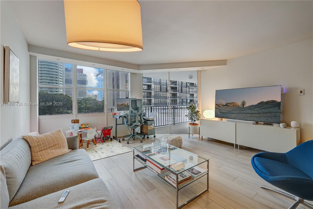 For Sale: $665,000 (2 beds, 2 baths, 1467 Square Feet)