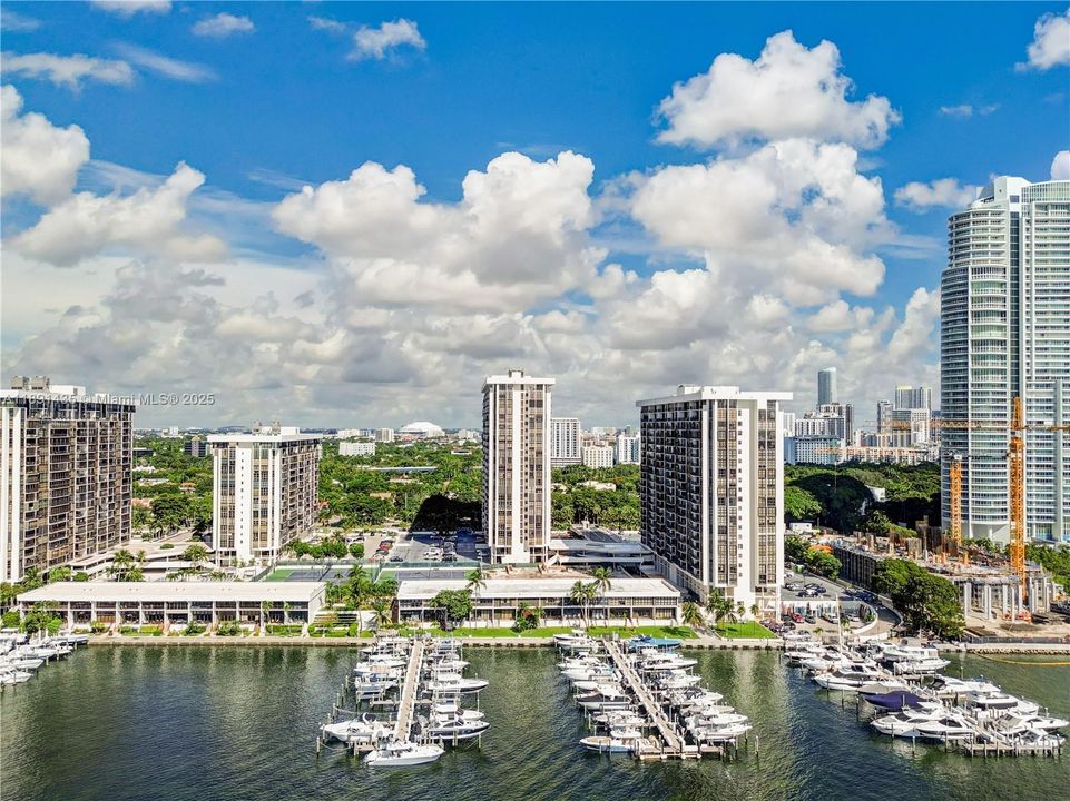 For Sale: $665,000 (2 beds, 2 baths, 1467 Square Feet)