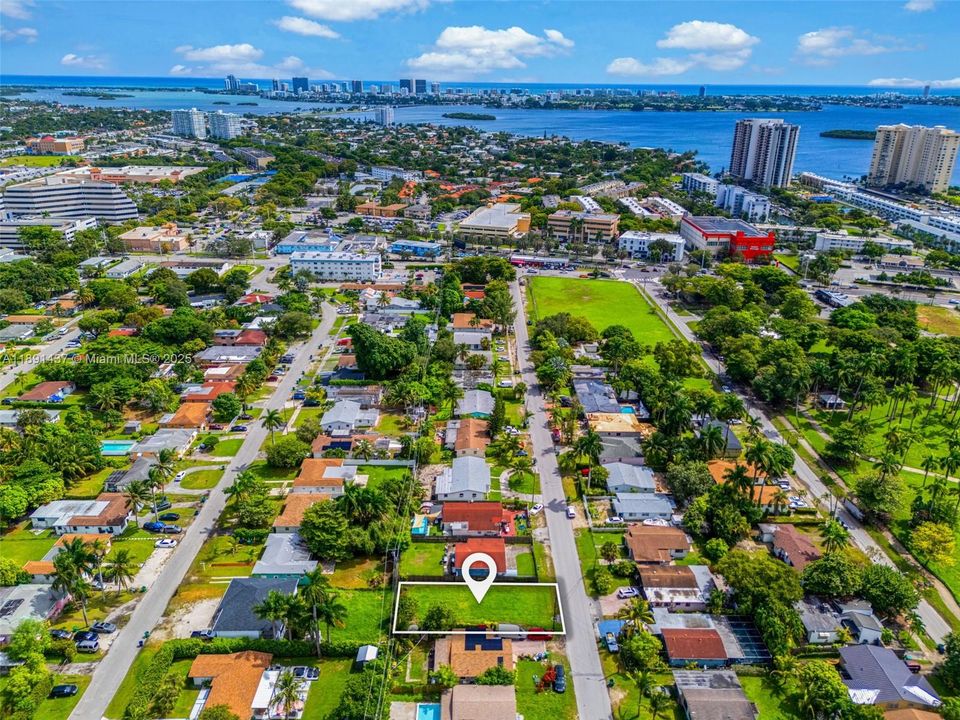 En Venta: $350,000 (0.11 acres)