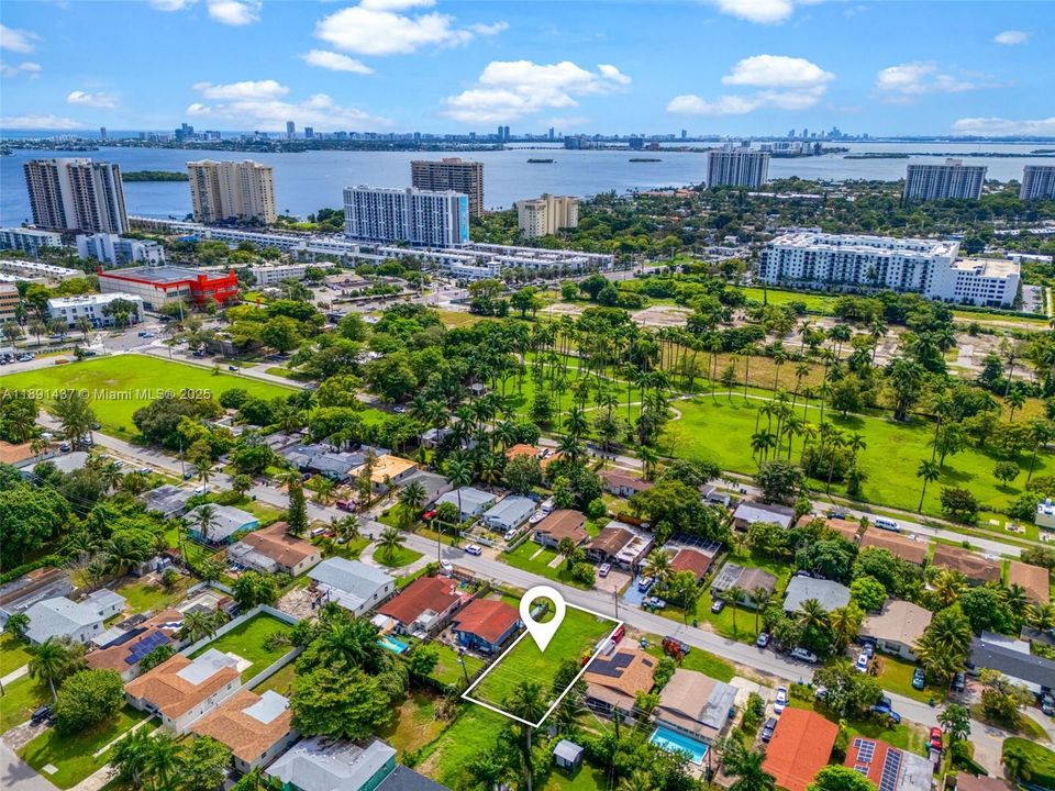 En Venta: $350,000 (0.11 acres)