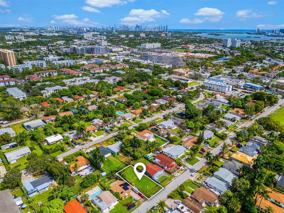 En Venta: $350,000 (0.11 acres)