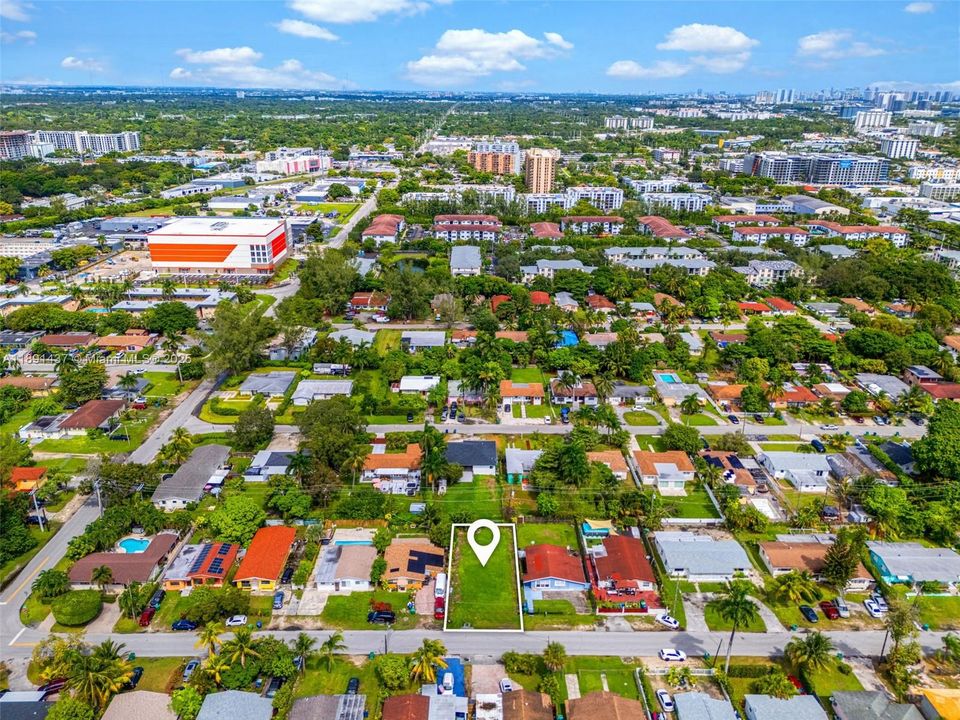 En Venta: $350,000 (0.11 acres)