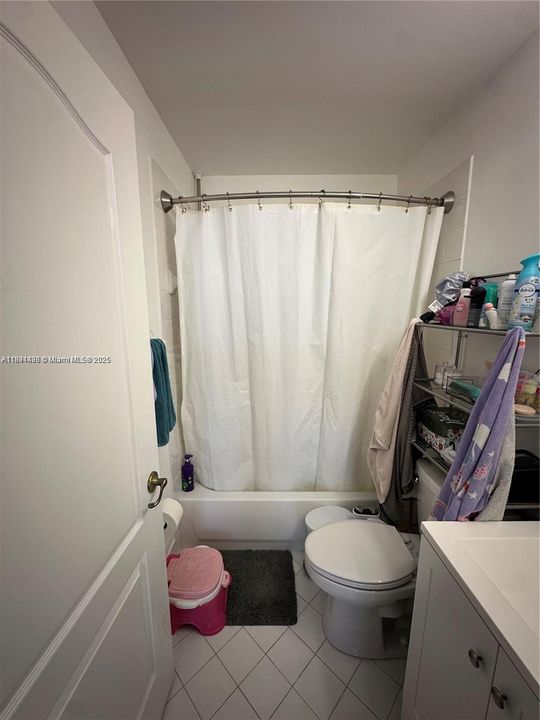 合同活跃: $2,550 (3 贝兹, 2 浴室, 1150 平方英尺)