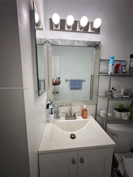 合同活跃: $2,550 (3 贝兹, 2 浴室, 1150 平方英尺)