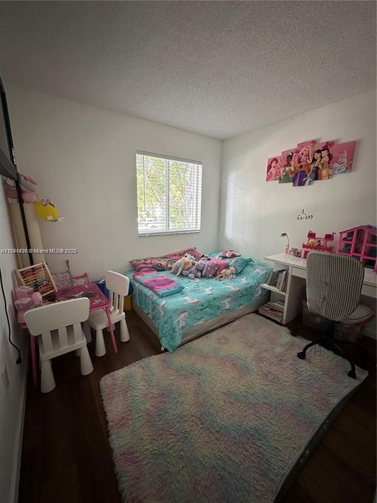 合同活跃: $2,550 (3 贝兹, 2 浴室, 1150 平方英尺)