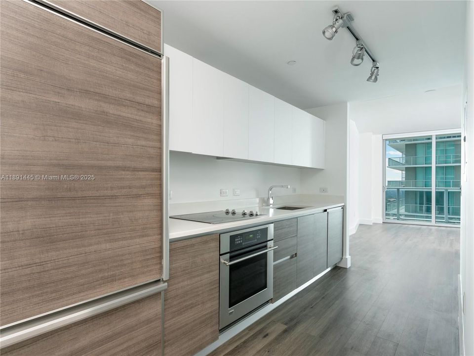 For Rent: $2,650 (0 beds, 1 baths, 531 Square Feet)