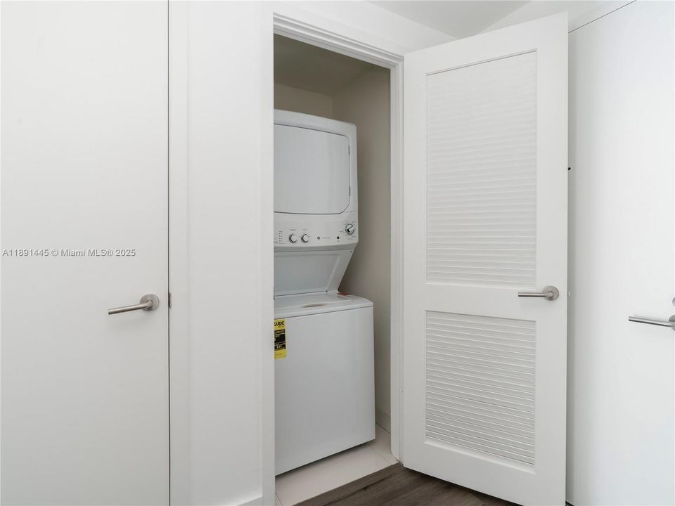 For Rent: $2,650 (0 beds, 1 baths, 531 Square Feet)