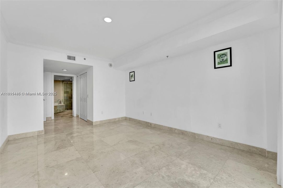 For Sale: $375,000 (2 beds, 2 baths, 1165 Square Feet)