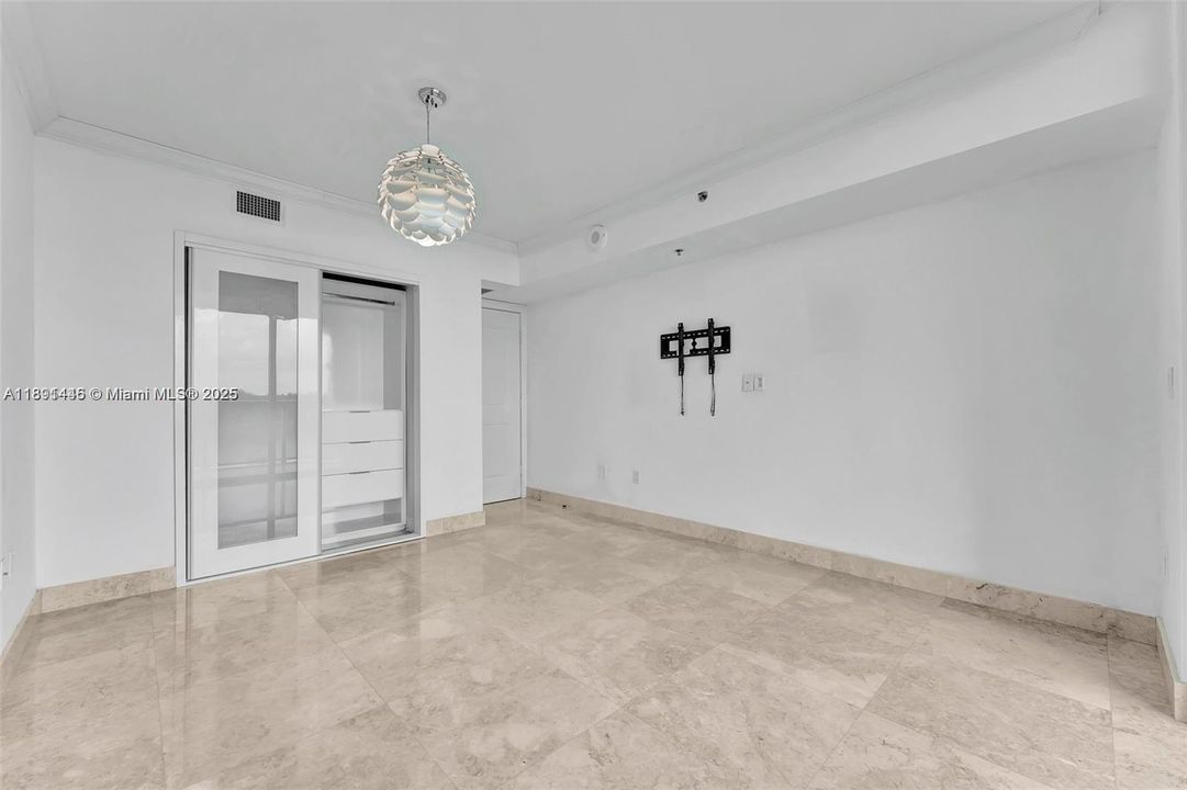 For Sale: $375,000 (2 beds, 2 baths, 1165 Square Feet)