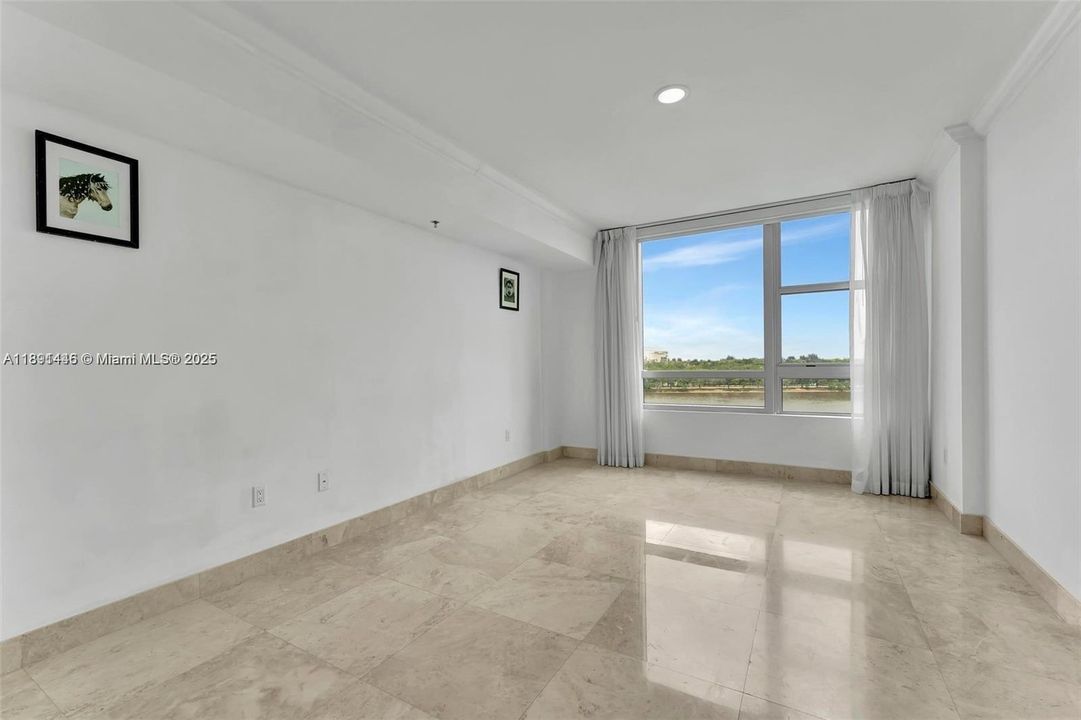 For Sale: $375,000 (2 beds, 2 baths, 1165 Square Feet)