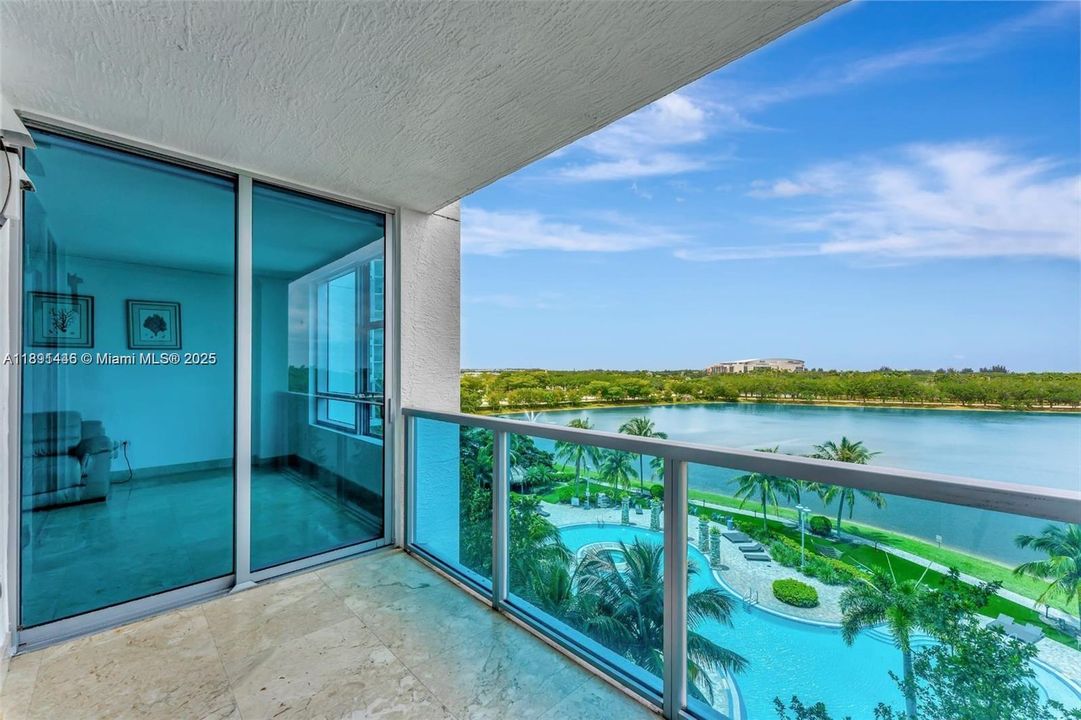 For Sale: $375,000 (2 beds, 2 baths, 1165 Square Feet)