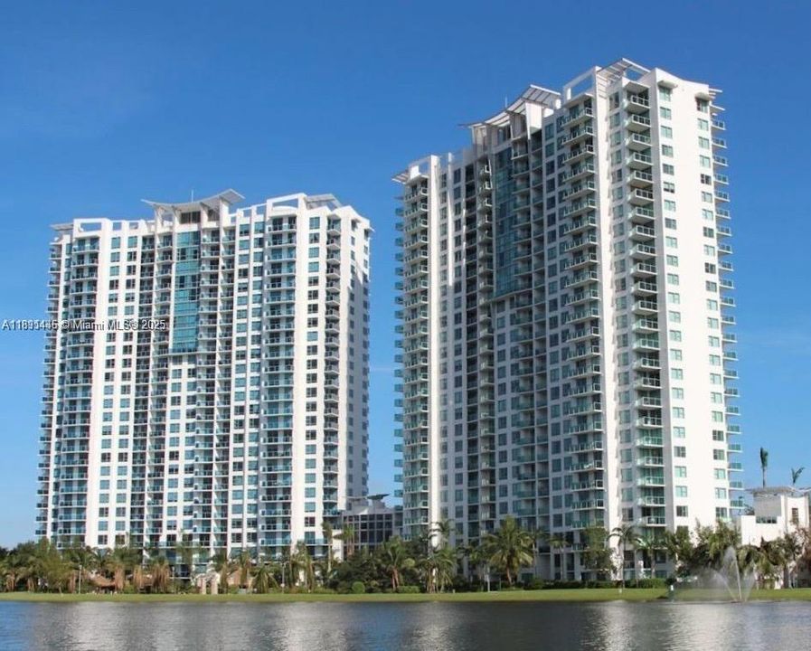 For Sale: $375,000 (2 beds, 2 baths, 1165 Square Feet)