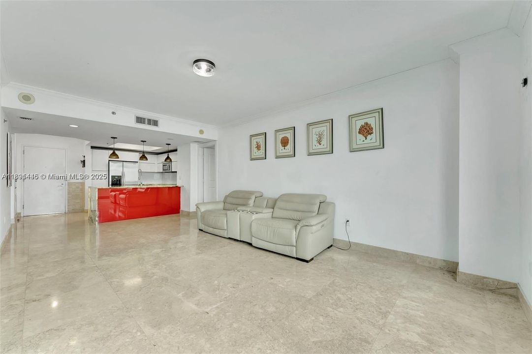 For Sale: $375,000 (2 beds, 2 baths, 1165 Square Feet)