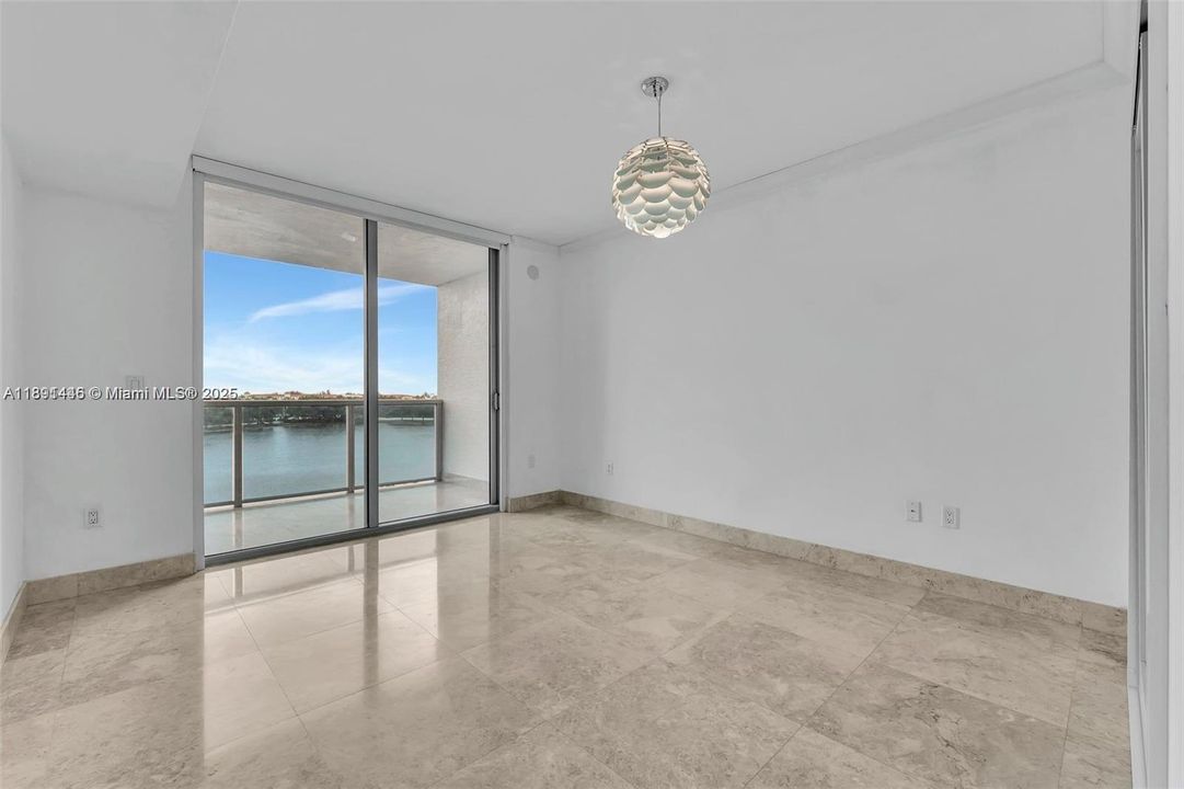 For Sale: $375,000 (2 beds, 2 baths, 1165 Square Feet)