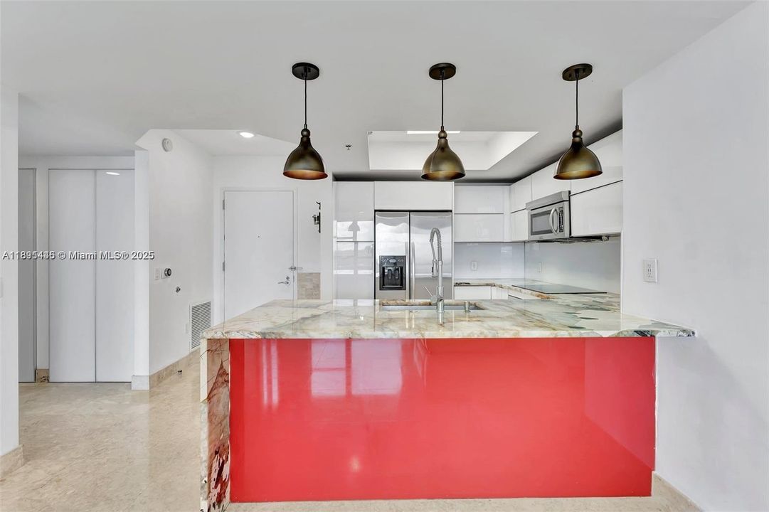 For Sale: $375,000 (2 beds, 2 baths, 1165 Square Feet)