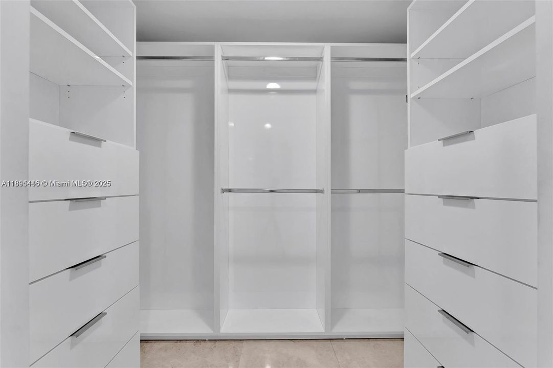 For Sale: $375,000 (2 beds, 2 baths, 1165 Square Feet)