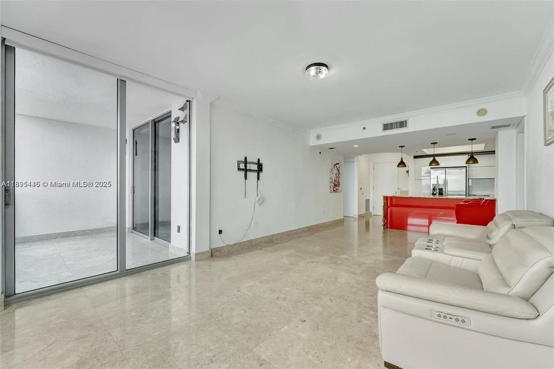 For Sale: $375,000 (2 beds, 2 baths, 1165 Square Feet)