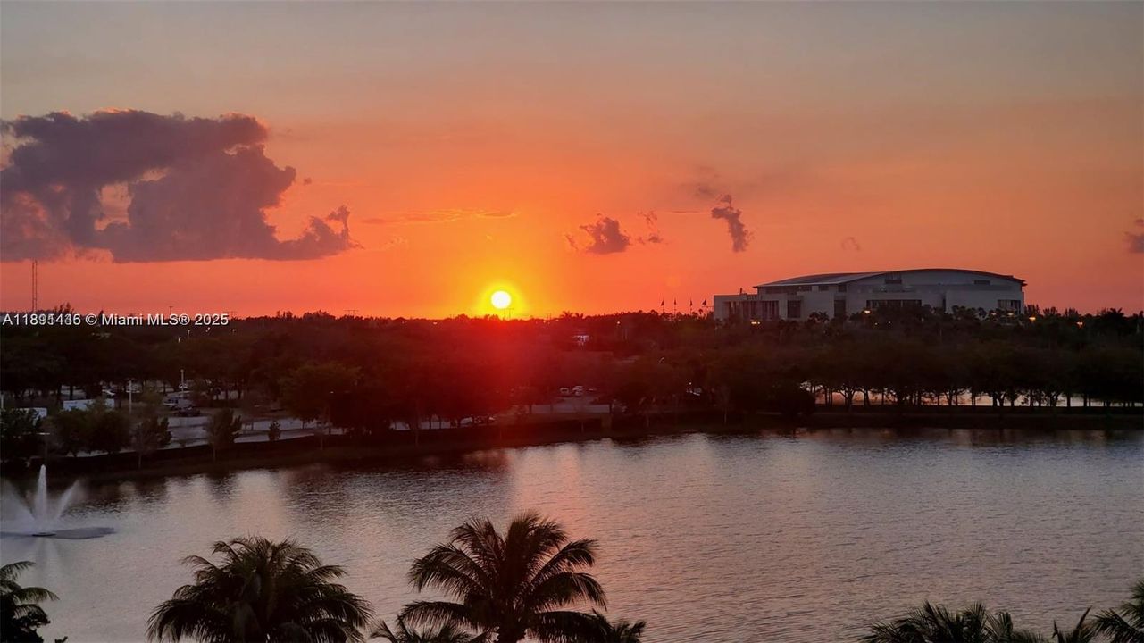 For Sale: $375,000 (2 beds, 2 baths, 1165 Square Feet)