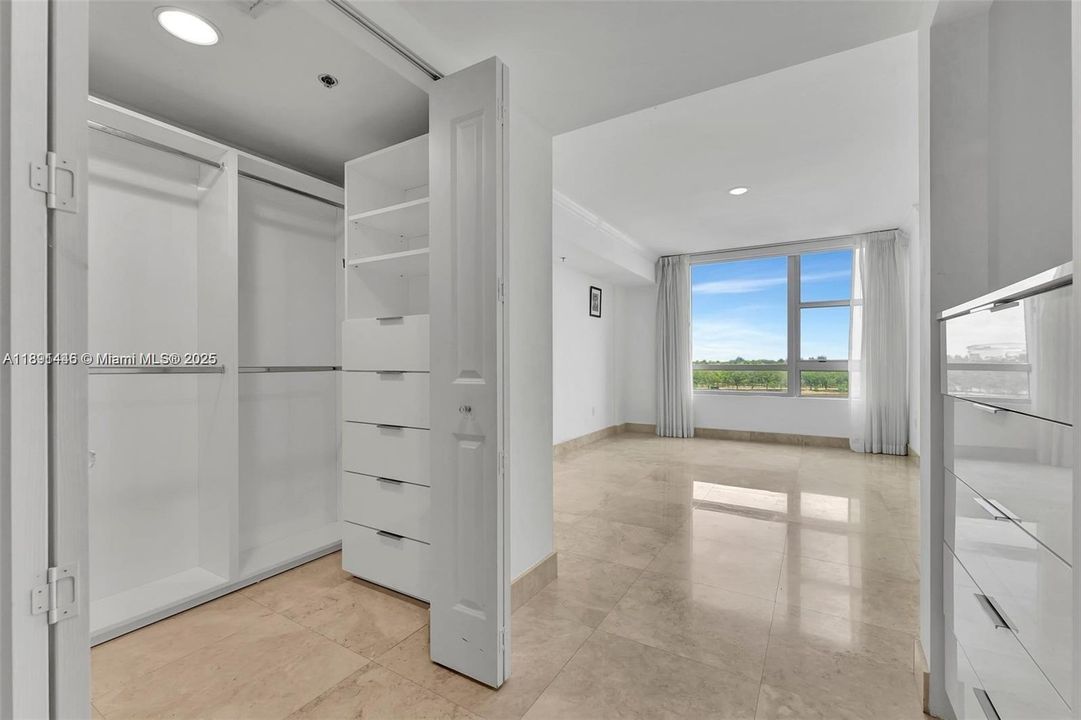 For Sale: $375,000 (2 beds, 2 baths, 1165 Square Feet)