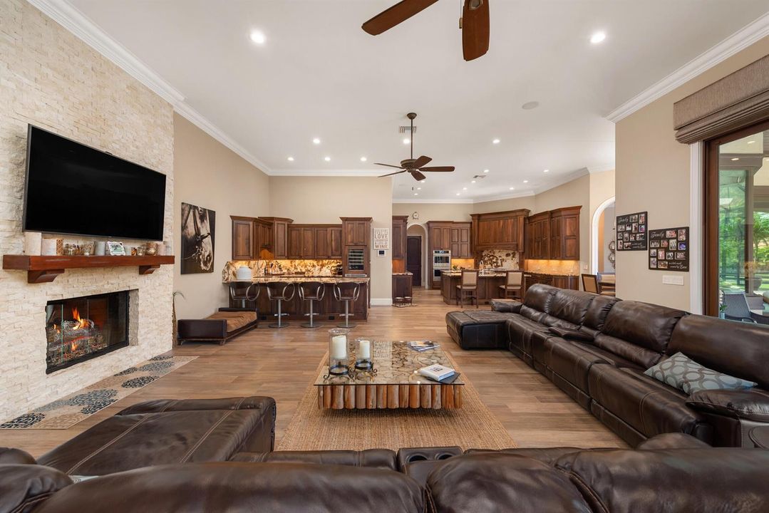 Family Room & Bar