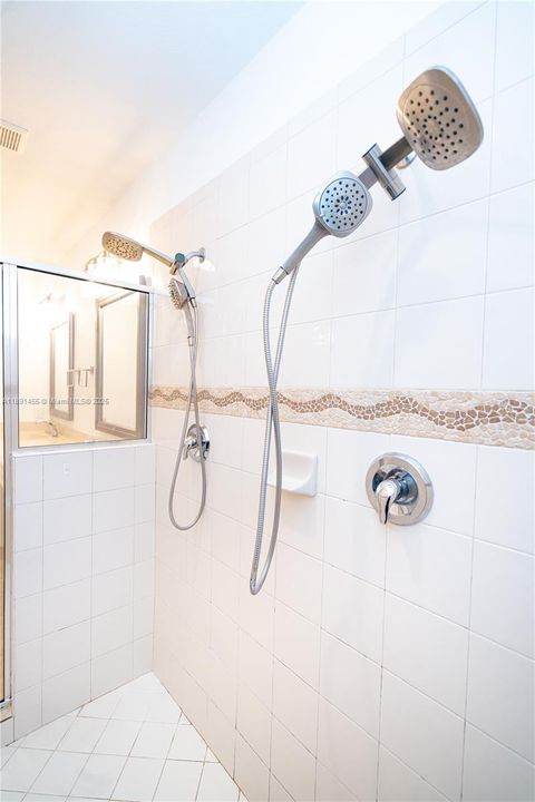 Recently Rented: $3,500 (3 beds, 2 baths, 1401 Square Feet)