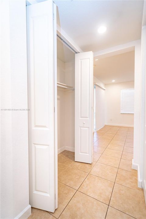 Recently Rented: $3,500 (3 beds, 2 baths, 1401 Square Feet)