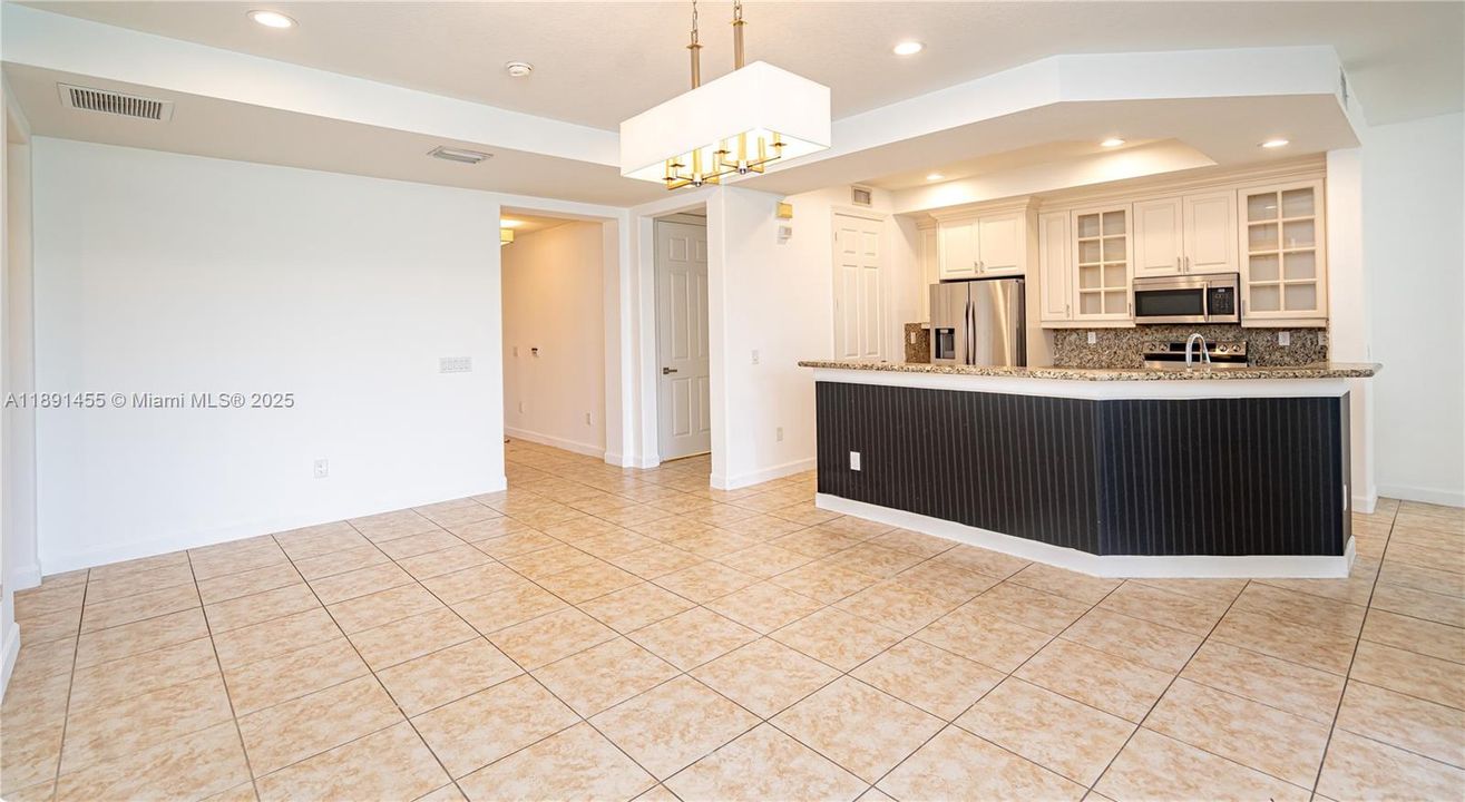 Recently Rented: $3,500 (3 beds, 2 baths, 1401 Square Feet)