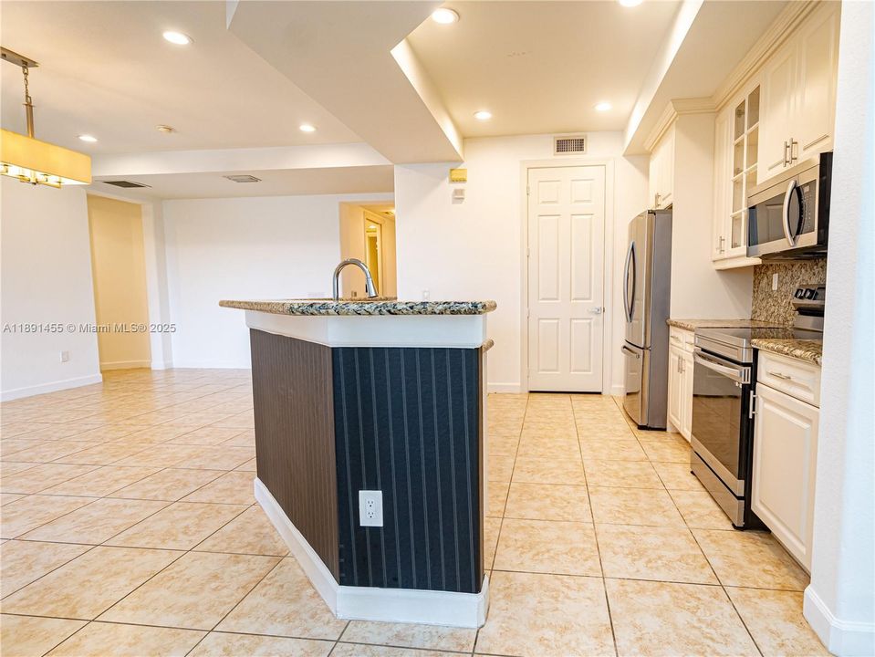 Recently Rented: $3,500 (3 beds, 2 baths, 1401 Square Feet)