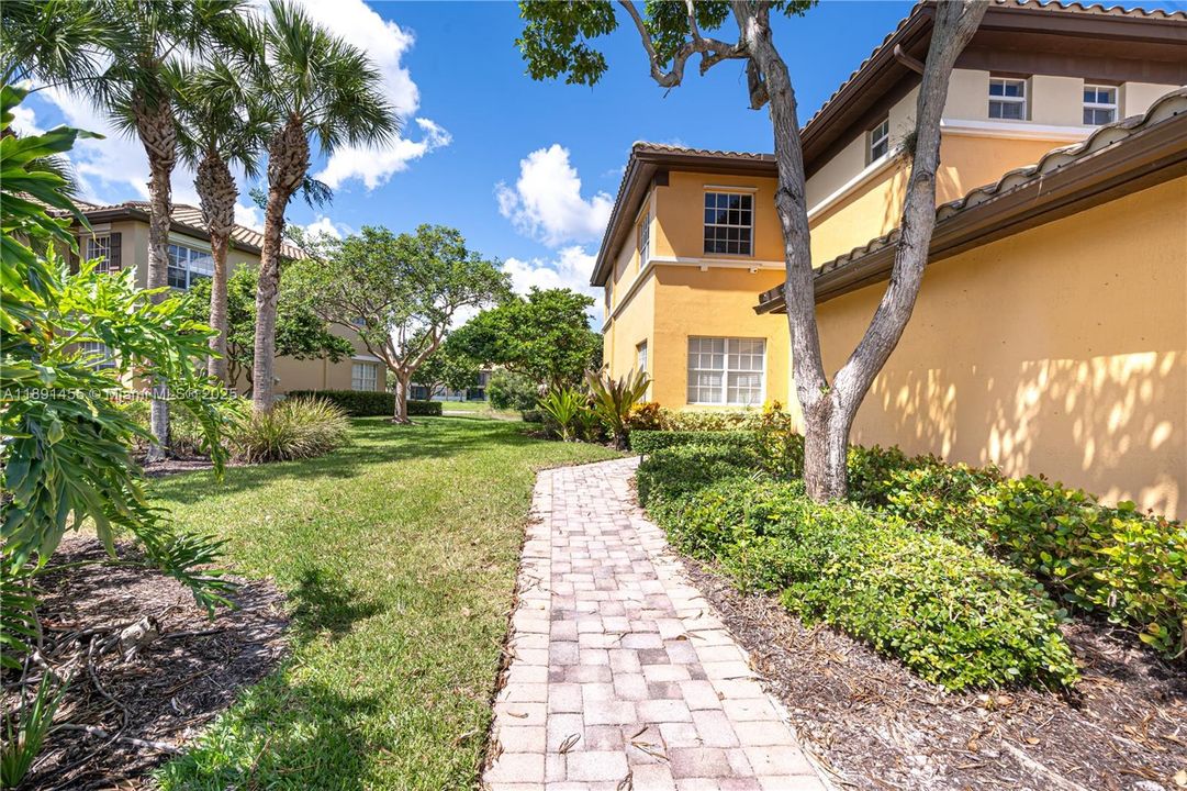 Recently Rented: $3,500 (3 beds, 2 baths, 1401 Square Feet)