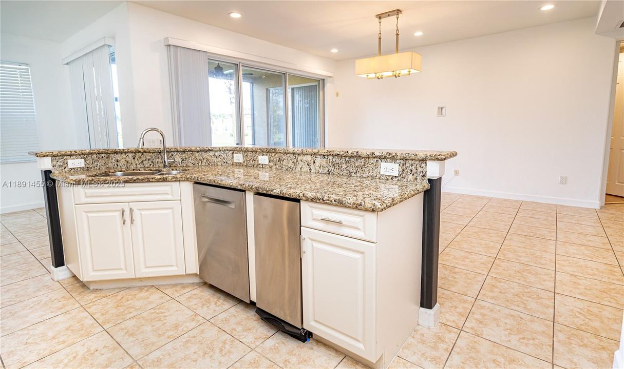 Recently Rented: $3,500 (3 beds, 2 baths, 1401 Square Feet)