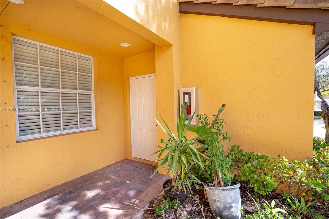 Recently Rented: $3,500 (3 beds, 2 baths, 1401 Square Feet)