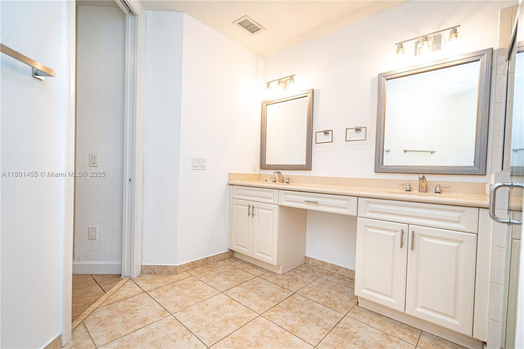 Recently Rented: $3,500 (3 beds, 2 baths, 1401 Square Feet)