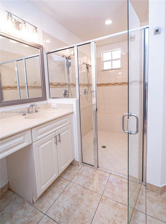 Recently Rented: $3,500 (3 beds, 2 baths, 1401 Square Feet)