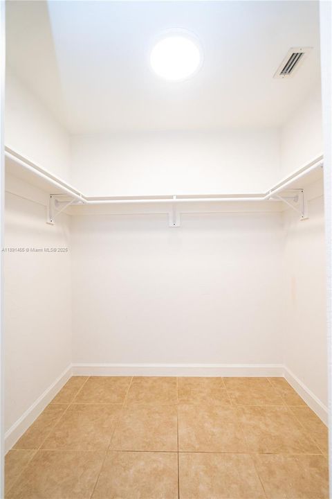 Recently Rented: $3,500 (3 beds, 2 baths, 1401 Square Feet)