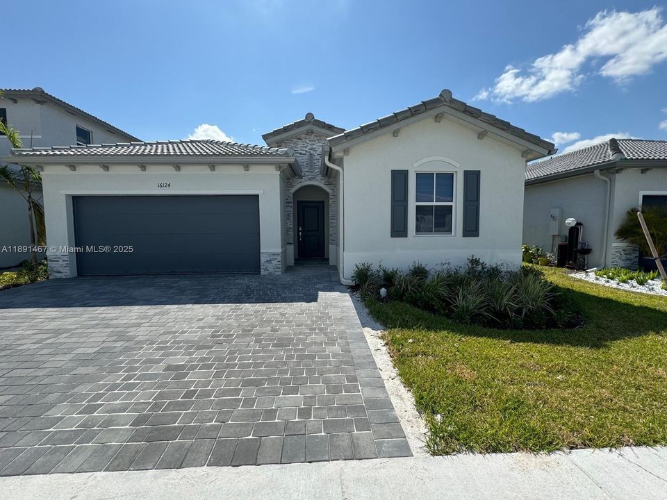 For Rent: $4,200 (4 beds, 3 baths, 1870 Square Feet)