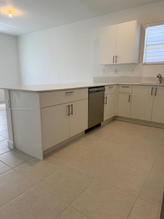 For Rent: $4,200 (4 beds, 3 baths, 1870 Square Feet)