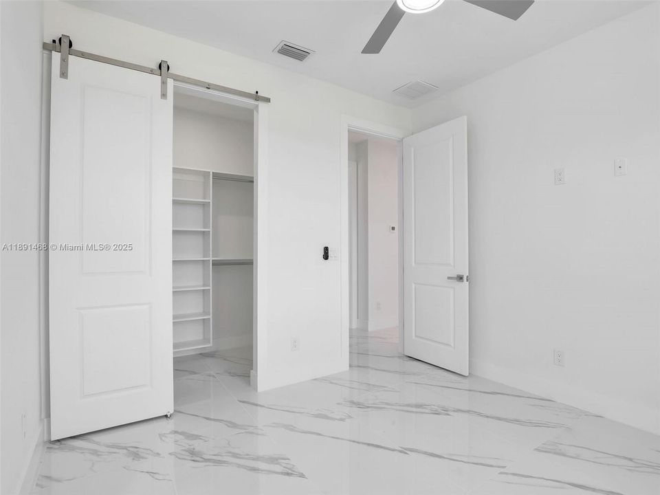 Недавно продано: $449,500 (3 спален, 3 ванн, 1950 Квадратных фут)