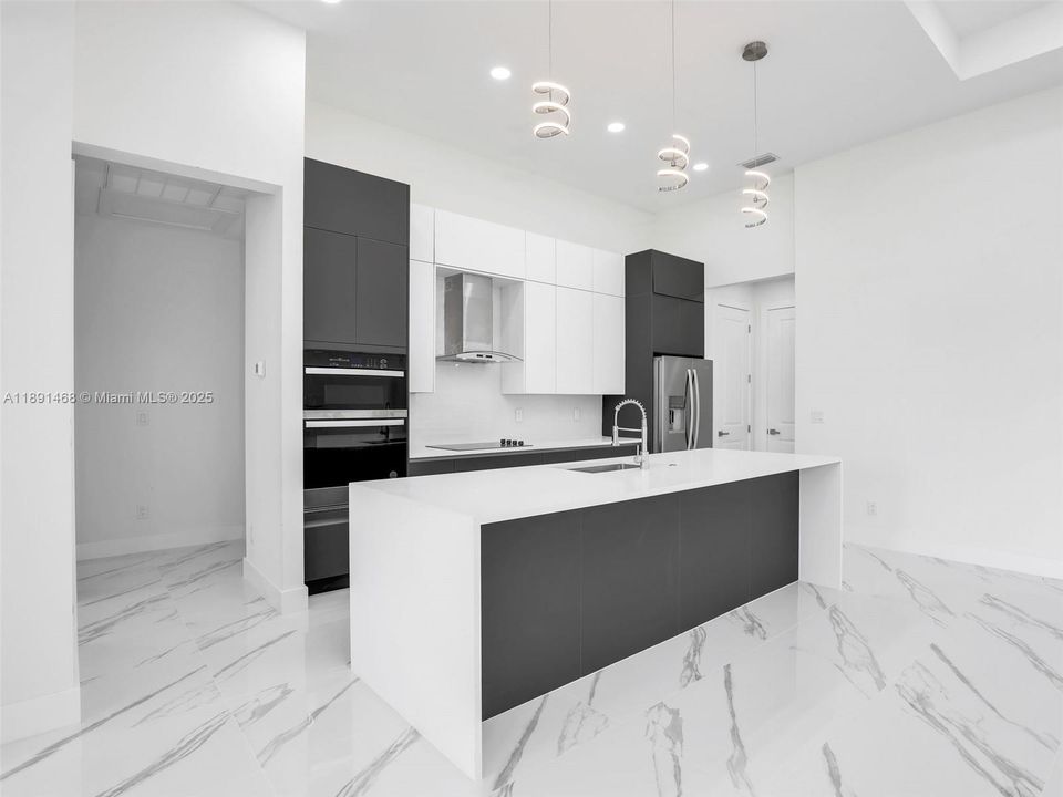 Недавно продано: $449,500 (3 спален, 3 ванн, 1950 Квадратных фут)