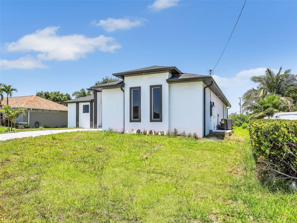 Недавно продано: $449,500 (3 спален, 3 ванн, 1950 Квадратных фут)